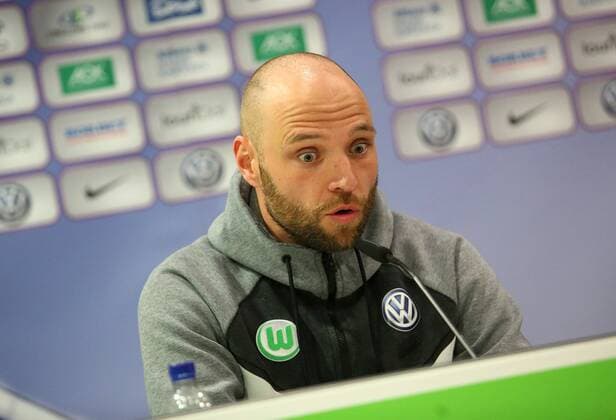 Bilder des Tages - SPORT VfL vs Slavia Prag, CL Frauen, Vorberichte PK Wolfsburg, Deutschland 21.03.2018, FUßBALL - VfL Wolfsburg vs Slavia Prag, Pressekonferenz, Viertelfinale, UEFA Frauen Champions League, Saison 2017-18. Bild zeigt: Cheftrainer Stephan Lerch (VfL Wolfsburg) während der Pressekonferenz. Wolfsburg