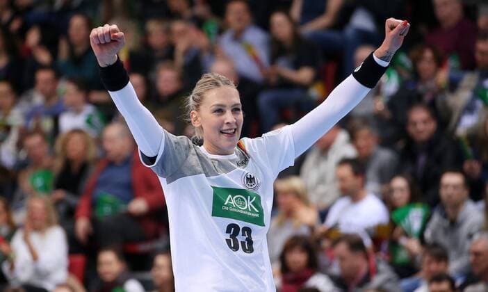 BAU 21.03.2018 Stuttgart , Handball Frauen Deutschland vs. Spanien, Luisa Schulze (GER) jubelt und ballt die Fäuste