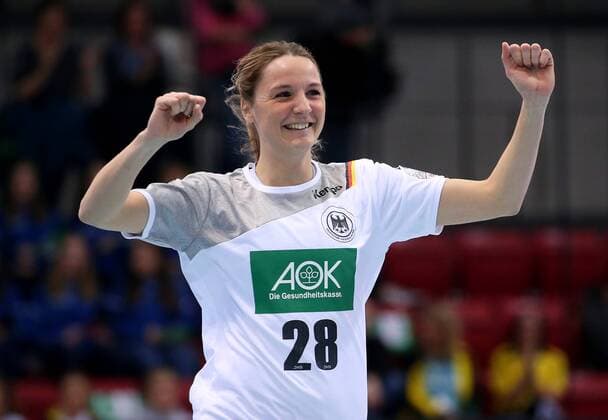 Bilder des Tages - SPORT BAU 21.03.2018 Stuttgart , Handball Frauen Deutschland vs. Spanien, Franziska Müller (GER) jubelt und ballt die Fäuste