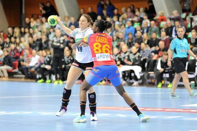 Anna Loerper (Germany 10) gegen Alexandrina Cabral (Spain 86) Handball,Women,European Chamoinship Qualification,Group 6 international match Länderspiel Stuttgart,21.03.2018, Foto:TBaur Eibner Stuttgart Copyright: xEIBNER Tobias_Baurx EP_TBR
