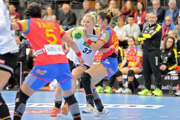 Shenia Minevskaja (Germany 32) gegen Mireya Gonzalez Alvarez (Spain 32) Handball,Women,European Chamoinship Qualification,Group 6 international match Länderspiel Stuttgart,21.03.2018, Foto:TBaur Eibner Stuttgart Copyright: xEIBNER Tobias_Baurx EP_TBR