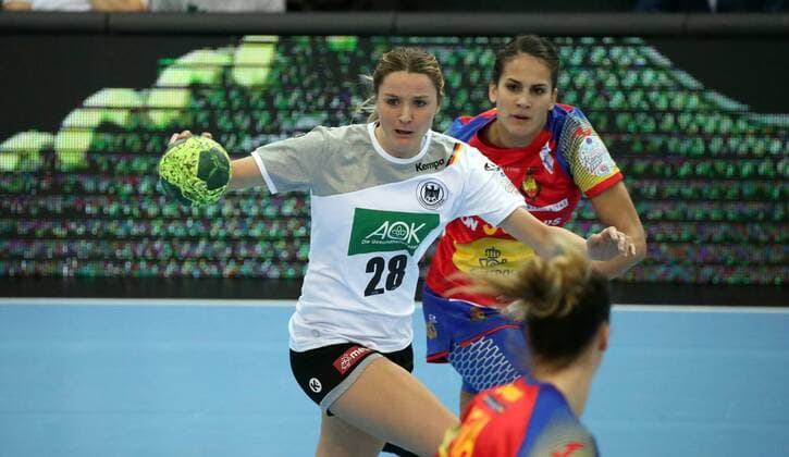 Handball Frauen DHB Deutschland - Spanien Deutschland, Stuttgart, 21.03.2018, Handball, Länderspiel, Frauen, DHB Deutschland - Spanien: li. Franziska Müller (Deutschland).