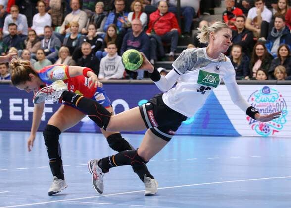 BAU 21.03.2018 Stuttgart , Handball Frauen Deutschland vs. Spanien, Luisa Schulze (GER, vorn)