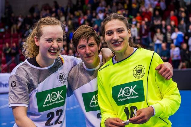 EM Quali, Deutschland - Spanien v.li.: Maren Weigel ( 22 DEU) Ina Grossmann ( 21 DEU) Isabell Roch ( 16 DEU) beim EM Quali, Deutschland - Spanien. Stuttgart. 21.03.18 Handball EM Quali , Stuttgart Baden Wuerttemberg Deutschland Scharrena