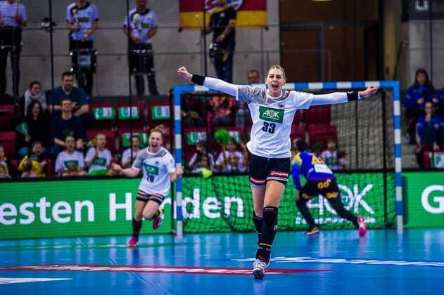 EM Quali, Deutschland - Spanien Luisa Schulze ( 33 Deutschland) Maike Schirmer ( 20 Deutschland) beim EM Quali, Deutschland - Spanien. Stuttgart. 21.03.18 Handball EM Quali , Stuttgart Baden Wuerttemberg Deutschland Scharrena