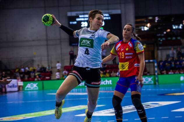 EM Quali, Deutschland - Spanien Alina Grijseels ( 4 Deutschland) Paula Garcia Avila ( 19 Spanien) beim EM Quali, Deutschland - Spanien. Stuttgart. 21.03.18 Handball EM Quali , Stuttgart Baden Wuerttemberg Deutschland Scharrena