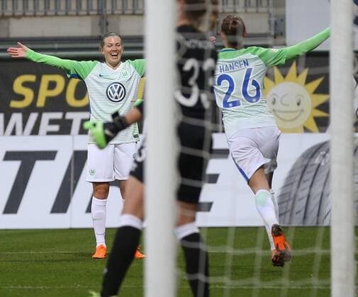 VfL-Frauen vs Prag Frauenfußball, Champions League, Viertelfinale, VfL Wolfsburg vs Slavia Prag, AOK-Stadion, Bild zeigt: Jubel nach dem Tor zum 2:0 durch Caroline Hansen (VfL, 26) Wolfsburg