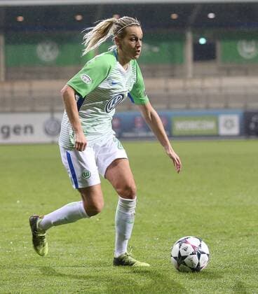 VfL-Frauen vs Prag Frauenfußball, Champions League, Viertelfinale, VfL Wolfsburg vs Slavia Prag, AOK-Stadion, Bild zeigt: Lena Goessling (VfL, 28) Wolfsburg