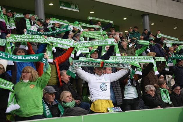 VfL-Frauen vs Prag Frauenfußball, Champions League, Viertelfinale, VfL Wolfsburg vs Slavia Prag, AOK-Stadion, Bild zeigt: Zuschauer Wolfsburg