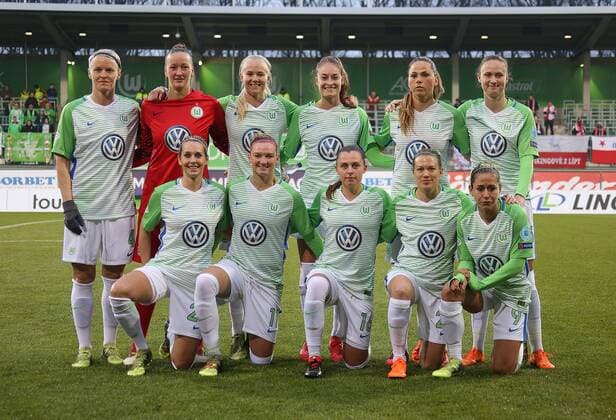 VfL-Frauen vs Prag Frauenfußball, Champions League, Viertelfinale, VfL Wolfsburg vs Slavia Prag, AOK-Stadion, Bild zeigt: Die Mannschaft des VfL Wolfsburg