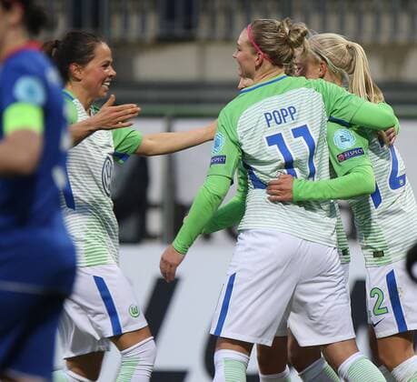 VfL-Frauen vs Prag Frauenfußball, Champions League, Viertelfinale, VfL Wolfsburg vs Slavia Prag, AOK-Stadion, Bild zeigt: Jubel nach dem Tor zum 1:0 durch Pernille Harder (VfL, 22) Wolfsburg