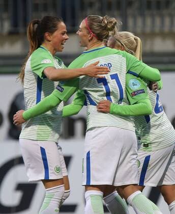 VfL-Frauen vs Prag Frauenfußball, Champions League, Viertelfinale, VfL Wolfsburg vs Slavia Prag, AOK-Stadion, Bild zeigt: Jubel nach dem Tor zum 1:0 durch Pernille Harder (VfL, 22) Wolfsburg