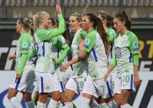 VfL-Frauen vs Prag Frauenfußball, Champions League, Viertelfinale, VfL Wolfsburg vs Slavia Prag, AOK-Stadion, Bild zeigt: Jubel nach dem Tor zum 2:0 durch Caroline Hansen (VfL, 26) Wolfsburg