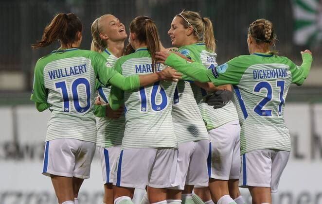Bilder des Tages - SPORT VfL-Frauen vs Prag Frauenfußball, Champions League, Viertelfinale, VfL Wolfsburg vs Slavia Prag, AOK-Stadion, Bild zeigt: Jubel nach dem Tor zum 4:0 durch Sara Bjork Gunnarsdottir (VfL, 7) Wolfsburg