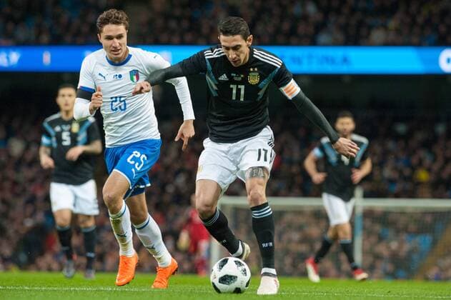 Argentina v Italy International Friendly L?nderspiel Angel Di Maria of Argentina finds a way past Federico Chiesa of Italy during the International Friendly match at the Etihad Stadium, Manchester Content Not Available For UK Newspapers Copyright: xMattxWilkinsonx FIL-11536-0019