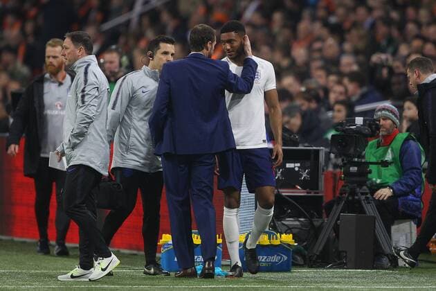 Netherlands v England International Friendly L?nderspiel England Manager Gareth Southgate comforts a distraught Joe Gomez of England as he leaves the match early due to injury during the International Friendly match at Amsterdam Arena, Amsterdam Content Not Available For UK Newspapers Copyright: xPaulxChestertonx FIL-11538-0030