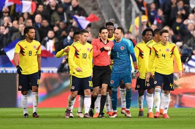 Adrien Jaccottet (ARBITRE) - 08 ABEL AGUILAR (COL) - 10 JAMES RODRIGUEZ (COL) - 01 DAVID OSPINA (COL) - 04 SANTIAGO ARIAS (COL) - COLERE FOOTBALL : France vs Colombie - Match Amical - 23 03 2018 AnthonyBIBARD FEP Panoramic 