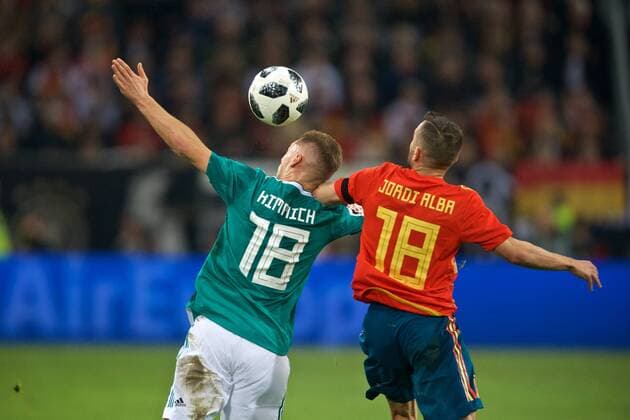 Fussball Düsseldorf 23.03.2018 Länderspiel DFB Nationalmannschaft Testspiel Vorbereitungsspiel Deutschland (GER) - Spanien (ESP) 1:1 Joshua Kimmich (Deutschland, No.18) Jordi Alba (Spanien, No.18)