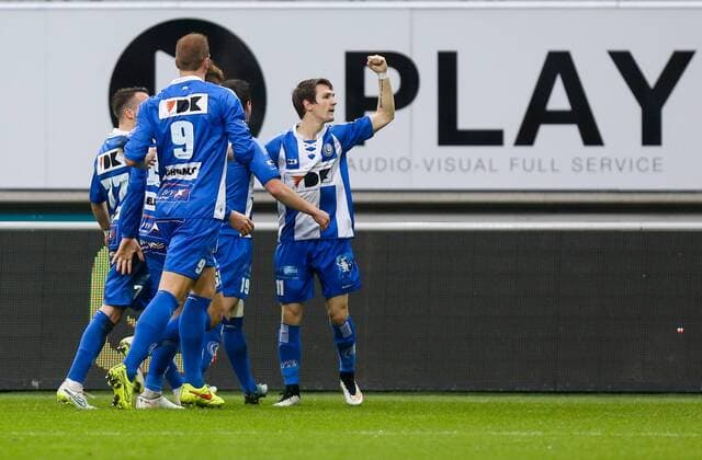 - GENT, BELGIUM: Gent s Brecht Dejaegere (2R) celebrates with his teammates after scoring during the Jupiler Pro League match between KAA Gent and Standard de Liege in Gent, Sunday 21 December 2014, on day 20 of the Belgian soccer championship. VIRGINIExLEFOUR x69939499x