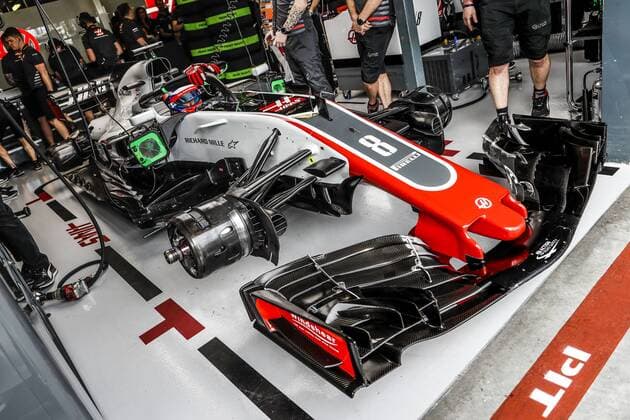 GROSJEAN Romain (fra), Haas F1 Team VF-18 Ferrari, garage box during 2018 Formula 1 championship at Melbourne, Australian Grand Prix, from March 22 To 25 - s: FIA Formula One World Championship WM Weltmeisterschaft 2018, Melbourne, Victoria : Motorsports: Formula 1 2018 Rolex Australian Grand Prix, Melbourne Australia