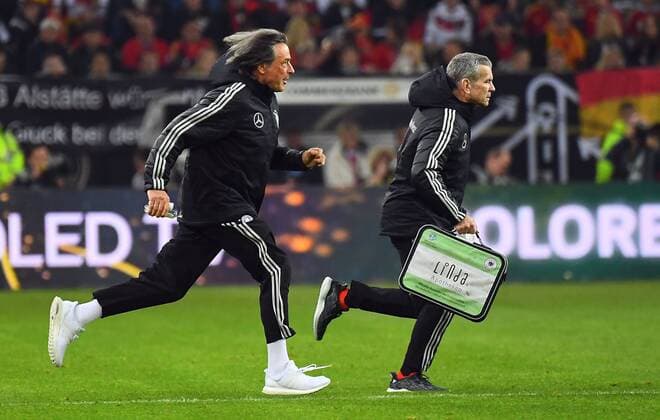 23.03.2018, xjhx, Fussball Test Laenderspiel, Deutschland - Spanien, emspor, v.l. Dr. Hans-Wilhelm Müller-Wohlfahrt (Deutsche Fussball Bund), Physio CHRISTIAN MÜLLER Duesseldorf