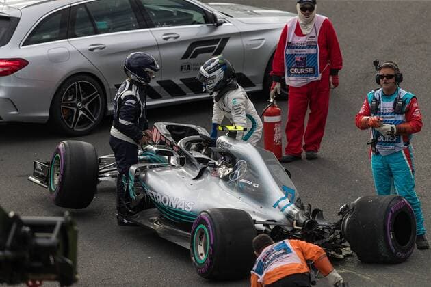Valtteri Bottas (Mercedes AMG Petronas Formula One Team) nach seinem Unfall, Grosser Preis von Australien 2018, Rennen, Motorsport, Formel 1, 24.03.2018, Melbourne Copyright: xIllman Eibner-Pressefotox EP_eer