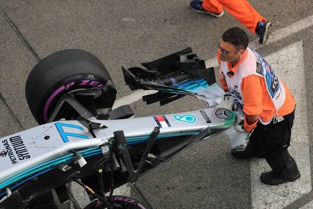 das Auto von Valtteri Bottas (Mercedes AMG Petronas Formula One Team) wird abgeschleppt, Grosser Preis von Australien 2018, Rennen, Motorsport, Formel 1, 24.03.2018, Melbourne Copyright: xIllman Eibner-Pressefotox EP_eer