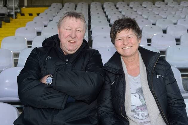 Horst Hrubesch (Interimstrainer der Deutschen Frauenfußball Nationalmannschaft) mit Karin Danner (Managerin FC Bayern München) München, 24.03.2018, Fussball, Allianz Frauen-Bundesliga, FC Bayern München - TSG Hoffenheim,