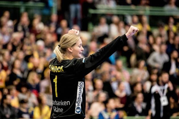 180324 Sveriges malvakt Johanna Bundsen jublar under handbollsmatchen i EM-kvalet mellan Sverige och Serbien den 24 mars 2018 i Skövde. Copyright: SebastianxLamotte BB180324SL017