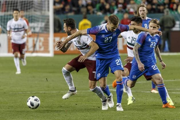 SANTA CLARA, CA - MARCH 23: Crowd of players pursue the ball led by Iceland Defender Holmar Eyjolfsson (27) who elbows Mexico Defender Miguel Layun (7) out of the way during the second half of the international match Länderspiel between Mexico and Iceland on Friday, March 23, 2018 at Levi s Stadium in Santa Clara, CA. Final Score: Mexico-3, Iceland-0. (Photo by Allan Hamilton Icon Sportswire) SOCCER: MAR 23 Mexico v Iceland Icon18032323 EDITORIAL USE ONLY