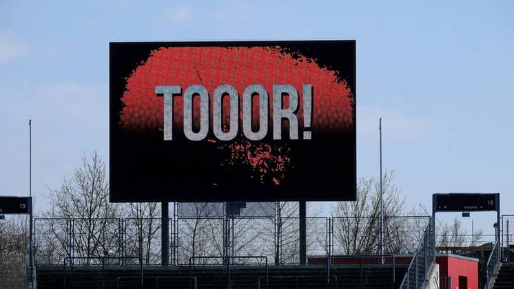 24.03.2018 xkhx Kassel, Auerstadion Regionalliga Süd Saison 2017 2018 KSV Hessen Kassel gegen SV Röchling Völklingen 06 Symbolbild TOOOR auf der Videowand