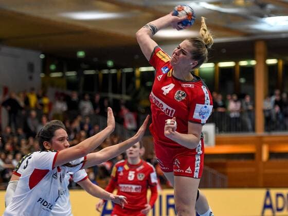 HANDBALL - EHF EC Quali, AUT vs POR BREGENZ,AUSTRIA,24.MAR.18 - HANDBALL - EHF European Handball Championship 2018, qualification women, OEHB international match Länderspiel Austria vs Portugal. Image shows Monica Soares (POR) and Beate Scheffknecht (AUT). GEPAxpictures xOliverxLerch