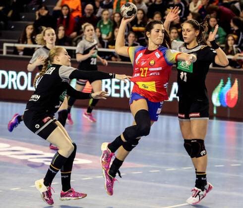 Spanish player Lara Gonzalez (C) in action during the European Women s Handball qualifier between the national teams of Spain and Germany in San Sebastian, Basque Country, Spain, 24 March 2018. Spain vs. Germany !ACHTUNG: NUR REDAKTIONELLE NUTZUNG!  Copyright: xJuanxHerrerox PVA02 20180324-636575241149916525