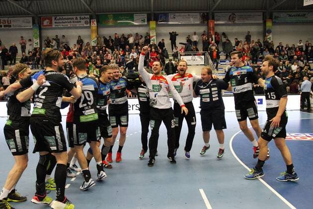 Siegesjubel bei HC Rhein Vikings, ASV Hamm-Westfalen vs HC Rhein Vikings, Handball, 2. Bundesliga, 24.03.2018, Hamm Copyright: xEIBNER JanxStrohdiekx EP_JSK