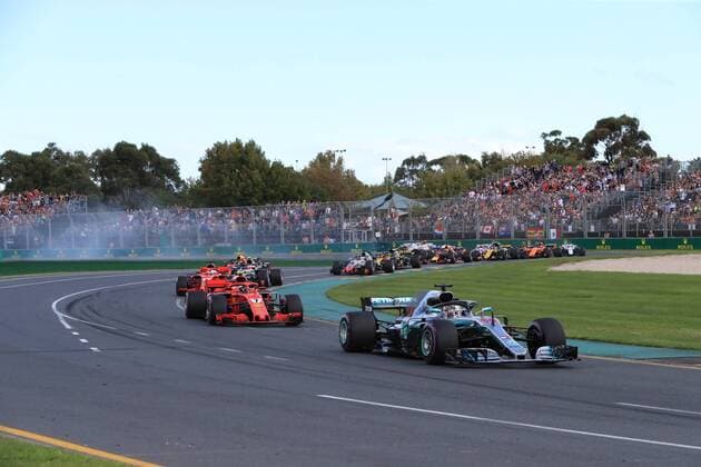 Lewis Hamilton (Mercedes AMG Petronas Formula One Team) fuehrt vor Kimi Raikkoenen (Scuderia Ferrari), Grosser Preis von Australien 2018, Rennen, Motorsport, Formel 1, 25.03.2018, Melbourne Copyright: xIllman Eibner-Pressefotox EP_ANS
