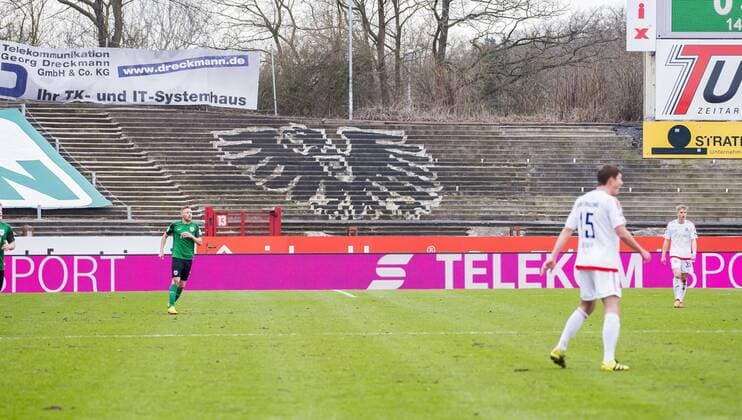 Fußball, Stadiongeschichte Preußen Münster Fußball: 3. Liga, Saison 2017 2018, 31. Spieltag, SC Preußen Münster - SpVgg Unterhaching am 24.03.2018 in Münster (Nordrhein-Westfalen). Die Tribüne im Preußenstadion wird umgebaut. Copyright: xKirchner DavidxInderliedx
