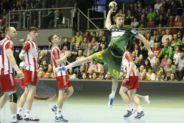 Gleb Kalarasch (Magdeburg, 29) wirft aufs Tor, Handball, EHC Cup, SC Magdeburg - SKA Minsk,