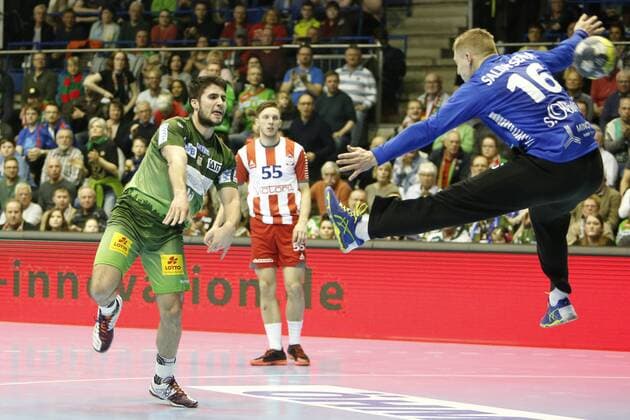 Juan Munoz de la Pena (Magdeburg, 13) wirft aufs Tor, Handball, EHC Cup, SC Magdeburg - SKA Minsk,