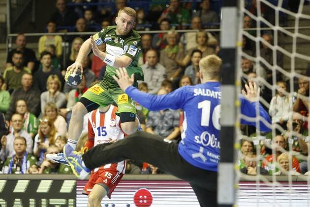 Lukas Mertens (Magdeburg, 22) wirft ein Tor, Handball, EHC Cup, SC Magdeburg - SKA Minsk,