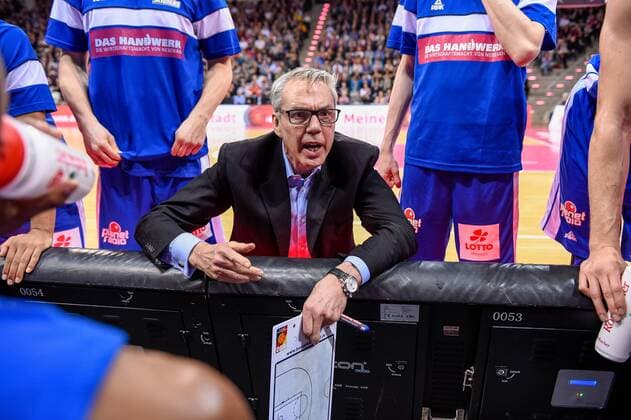 easyCredit BBL, Telekom Baskets Bonn vs. FRAPORT SKYLINERS, 25.03.2018 Gordon Herbert (Trainer FRAPORT SKYLINERS), easyCredit BBL, Telekom Baskets Bonn vs. FRAPORT SKYLINERS am 25.03.2018 im Telekom Dome Bonn, Bonn (Nordrhein-Westfalen)