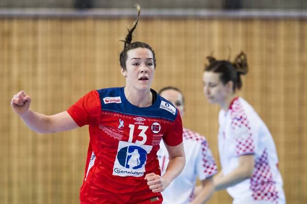 180325 Kari Brattset of Norway celebrates during the 2018 European Women s Handball Championship Qualification match between Norway and Croatia on March 25, 2018 in Bekkestua. Photo: Jon Olav Nesvold BILDBYRAN kod JE 160231 Copyright: JONxOLAVxNESVOLD BB180325JE011
