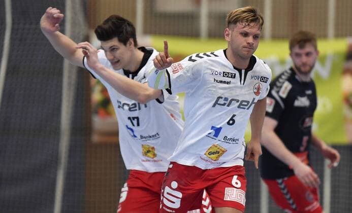 25.03.2018 - Handball - Saison 2017 2018 - 3.Liga - Männer : HC Erlangen HCE II - HSC Bad Neustadt - - Konstantin Singwald (17, HSC Bad Neustadt ) Maximilian Schmidt (6, HSC Bad Neustadt ) Torjubel Jubel Freude