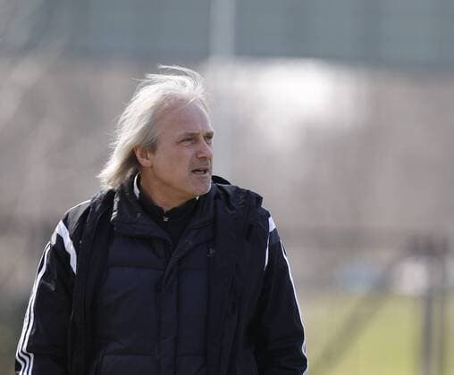 Deutschland - Eddersheim - 25.03.2018 Fußball - Hessen - Gruppenliga Wiesbaden - Herren Saison 2017 2018 FC Eddersheim II (ws) - DJK SC SW Flörsheim (schwarz) - () v.l. Trainer Hans Richter (DJK Flörsheim) FC Eddersheim II - DJK Flörsheim