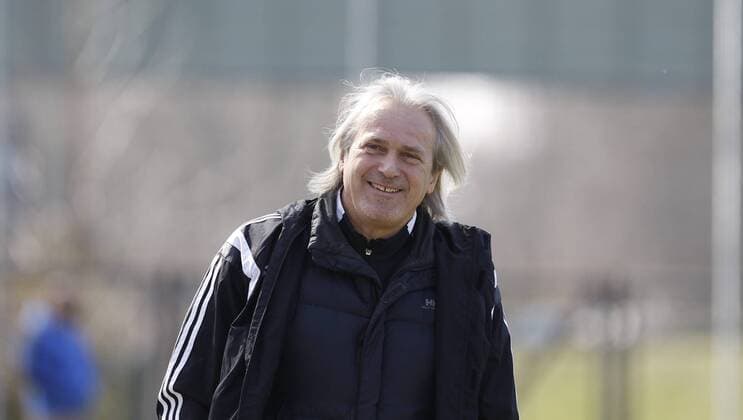 Deutschland - Eddersheim - 25.03.2018 Fußball - Hessen - Gruppenliga Wiesbaden - Herren Saison 2017 2018 FC Eddersheim II (ws) - DJK SC SW Flörsheim (schwarz) - () v.l. Trainer Hans Richter (DJK Flörsheim) FC Eddersheim II - DJK Flörsheim