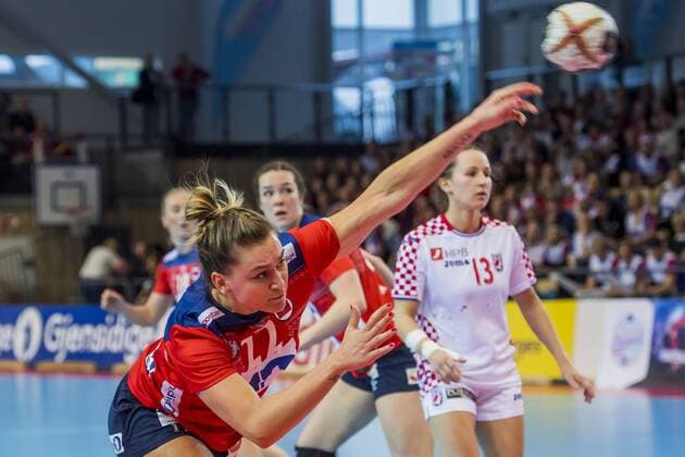 180325 Amanda Kurtovic of Norway during the 2018 European Women s Handball Championship Qualification match between Norway and Croatia on March 25, 2018 in Bekkestua. Photo: Jon Olav Nesvold BILDBYRAN kod JE 160231 Copyright: JONxOLAVxNESVOLD BB180325JE041