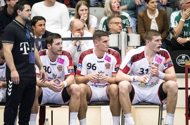 Ljubomir Vranjes, coach of Telekom Veszprem and players Mirsid Terzic, Patrik Ligetvari and Blaz Blagotinsekin (seen from left) during the EHF Champions League round of 16 first leg march between Skjern Handball and Telekom Veszprem in Skjern Arena March 25, 2018.20180325-190614-3-2  Copyright: JOHNxRANDERIS