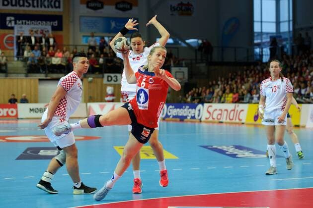 Handball , Kvinner , EM-Kvalifisering , Kvalifisering til EM , 25.03.2018 , 20180325 Norge - Kroatia Heidi L¿ke - Norge Katarina Jezic (17) , Dora Kalaus (19) , Stela Posavec (13) - Kroatia Foto: Sjur St¿len Digitalsport 