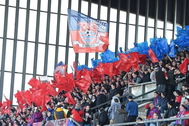 Fußball Regionalliga West 27. Spieltag KFC Uerdingen - FC Viktoria Köln am 25.03.2018 im Grotenburg-Stadion in Krefeld Choreographie im Fanblock des KFC Uerdingen