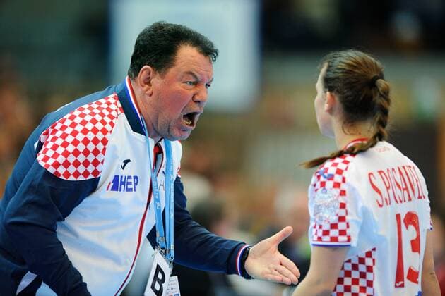 Themen der Woche - SPORT Bilder des Tages - SPORT Handball , Kvinner , EM-Kvalifisering , Kvalifisering til EM , 25.03.2018 , 20180325 Norge - Kroatia Kroatias trener Nenad Sostaric med Stela Posavec Foto: Sjur St¿len Digitalsport 