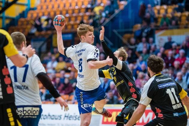 Johannes Wasielewskie 18 vom Dessau-Rosslauer HV 06 beim Wurf waehrend der Begegnung in der DKB Handball 2. Bundesliga zwischen Dessau-Rosslauer HV 06 und HSC Coburg in der Anhalt Arena am March 25, 2018 in Bauhausstadt Dessau, Sachsen Anhalt, Germany ( Bauhausstadt Dessau Copyright: xEIBNER HartmutxBoesenerx EP_HBR